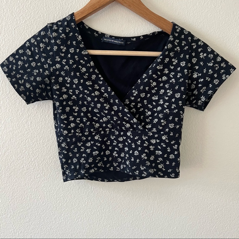 BRANDY MELVILLE FLORAL CROP TOP